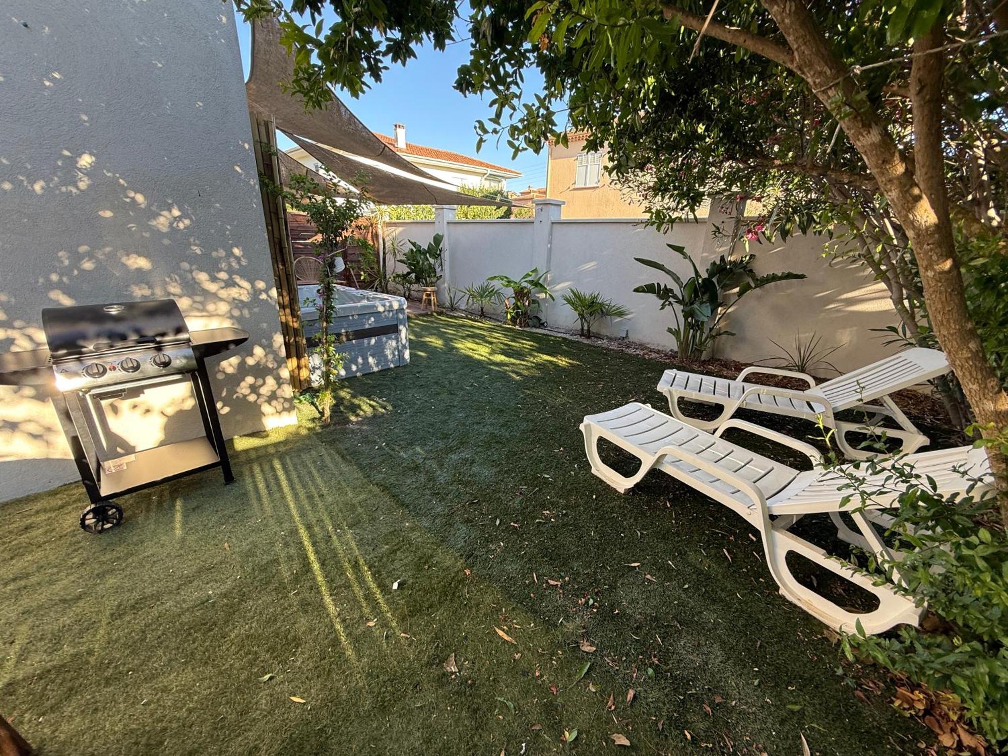Rez De Jardin Cosy & Jacuzzi Apartment