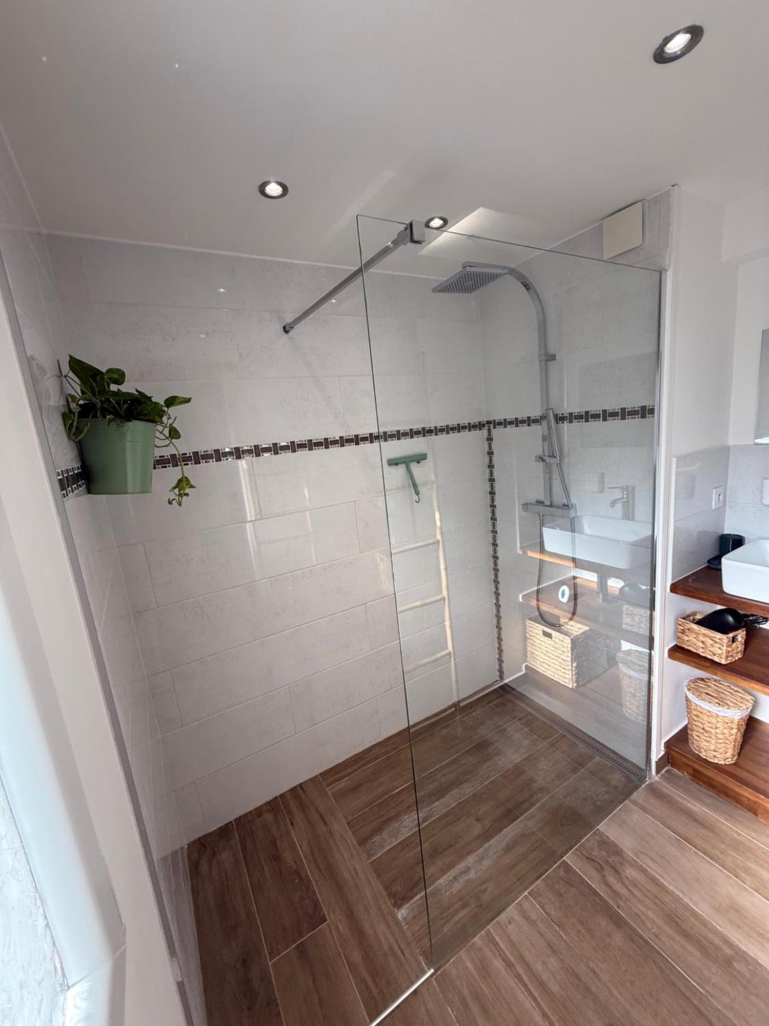 Rez De Jardin Cosy & Jacuzzi Frejus