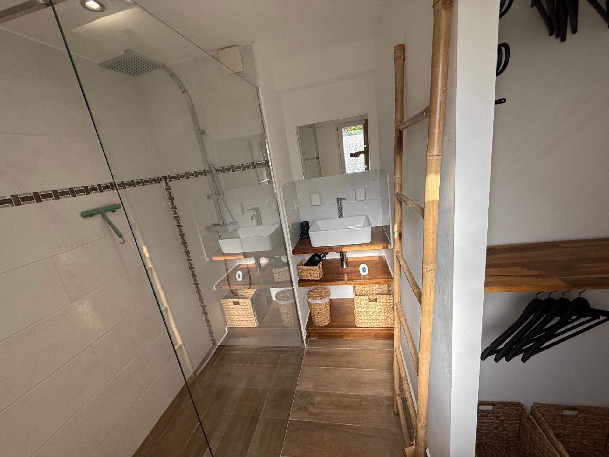Rez De Jardin Cosy & Jacuzzi * Frejus